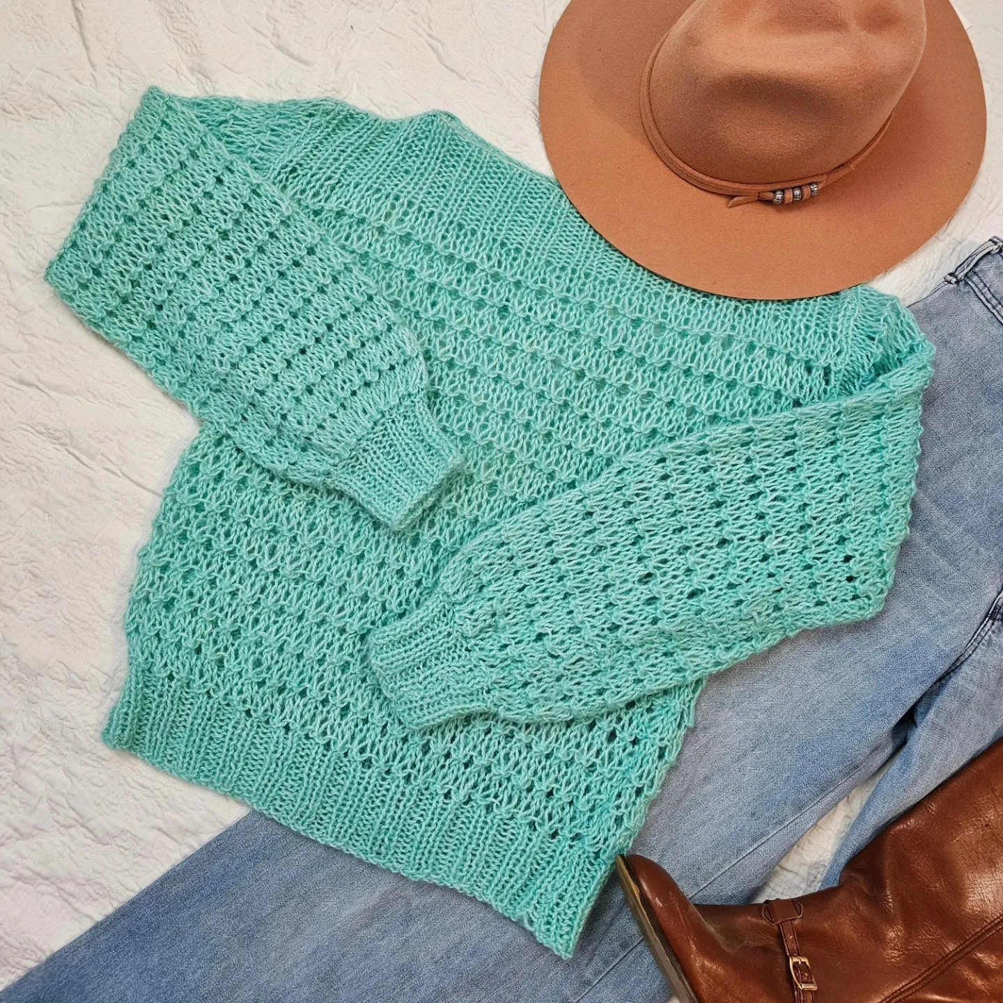 Pastel green hand knit jumper S/M