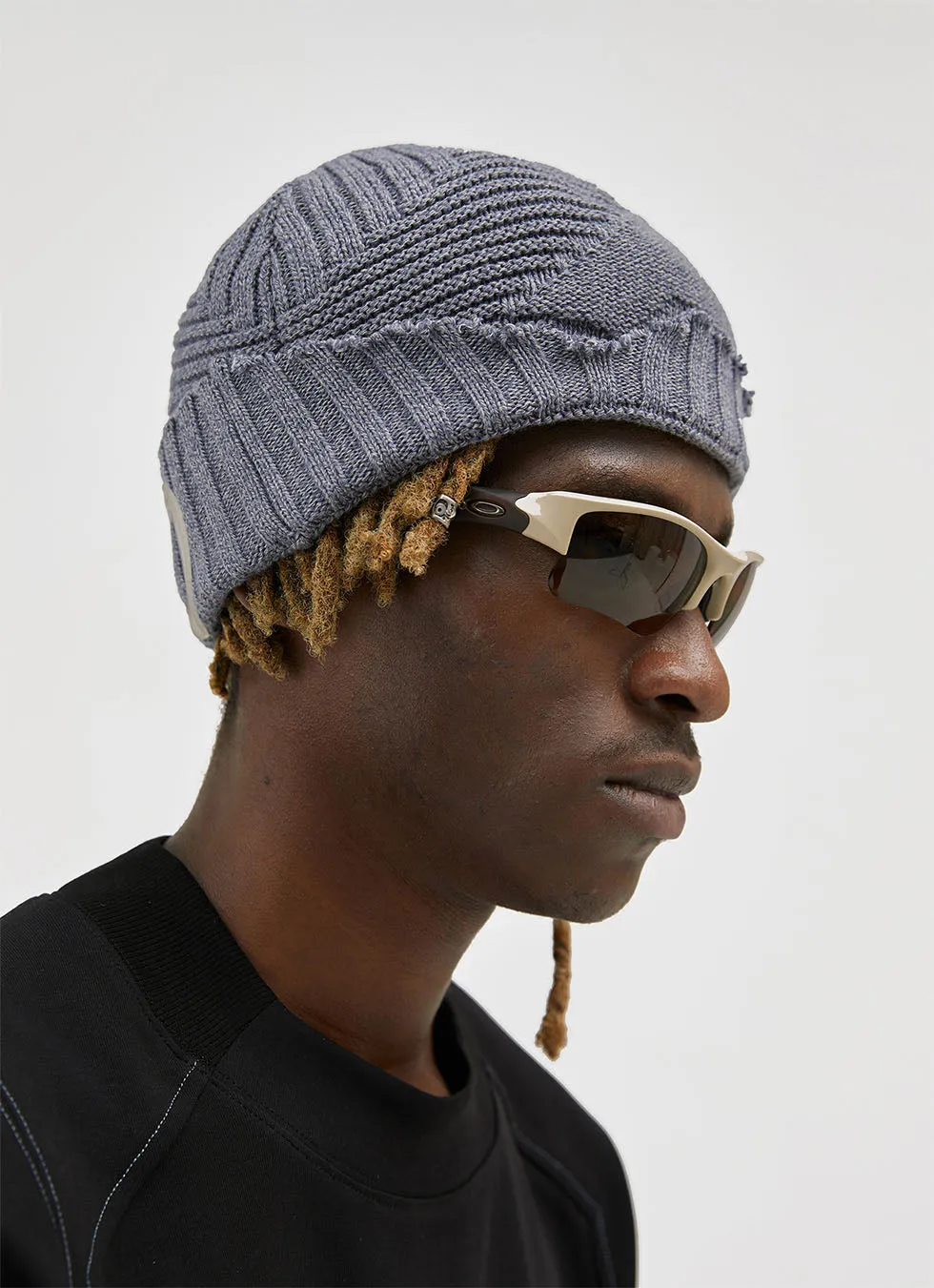 Trend Damaged knit hat